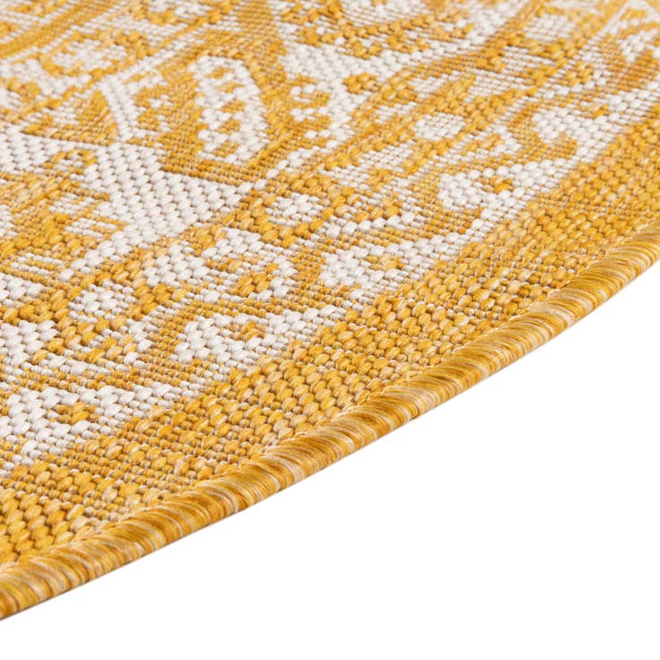 Detail image of 7' 10 x 10' Easy-Clean Aztec Indoor / Outdoor Oval Rug