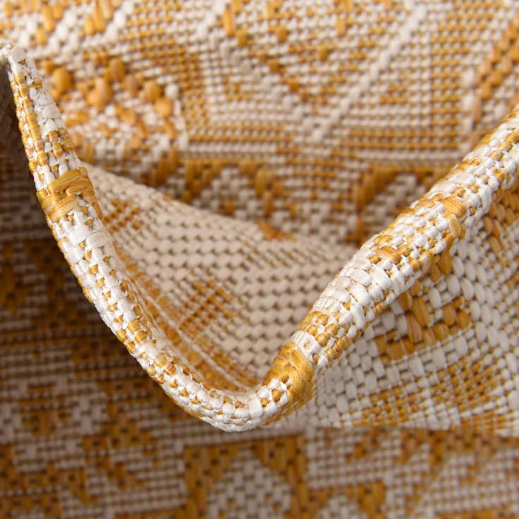 Detail image of 7' 10 x 10' Easy-Clean Aztec Indoor / Outdoor Oval Rug