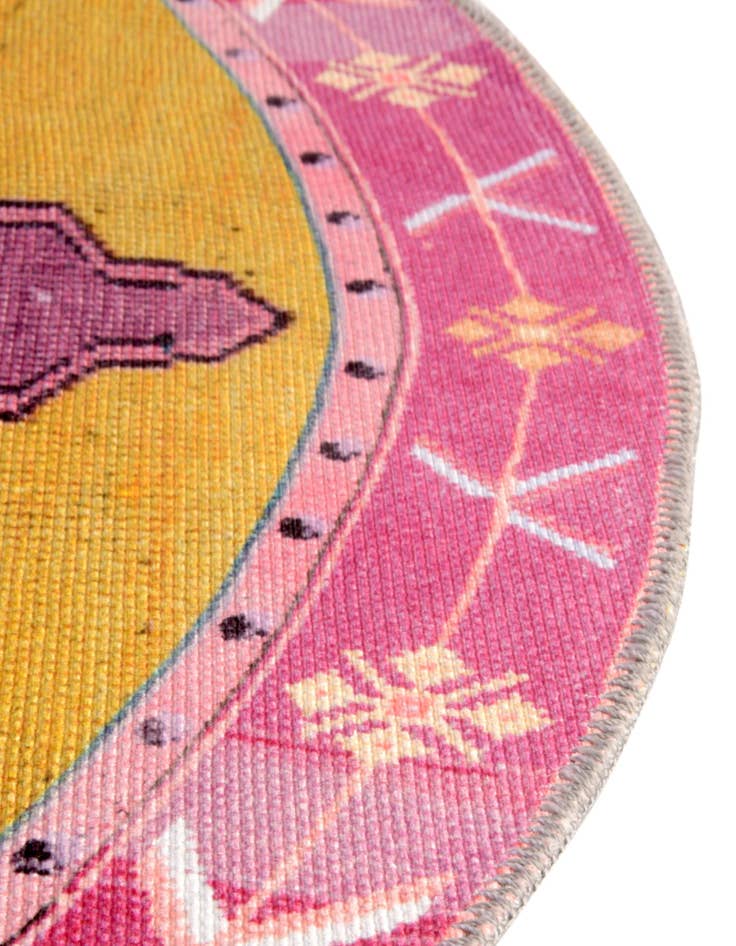 Detail image of 4' x 6' Washable Timeless Oval Rug