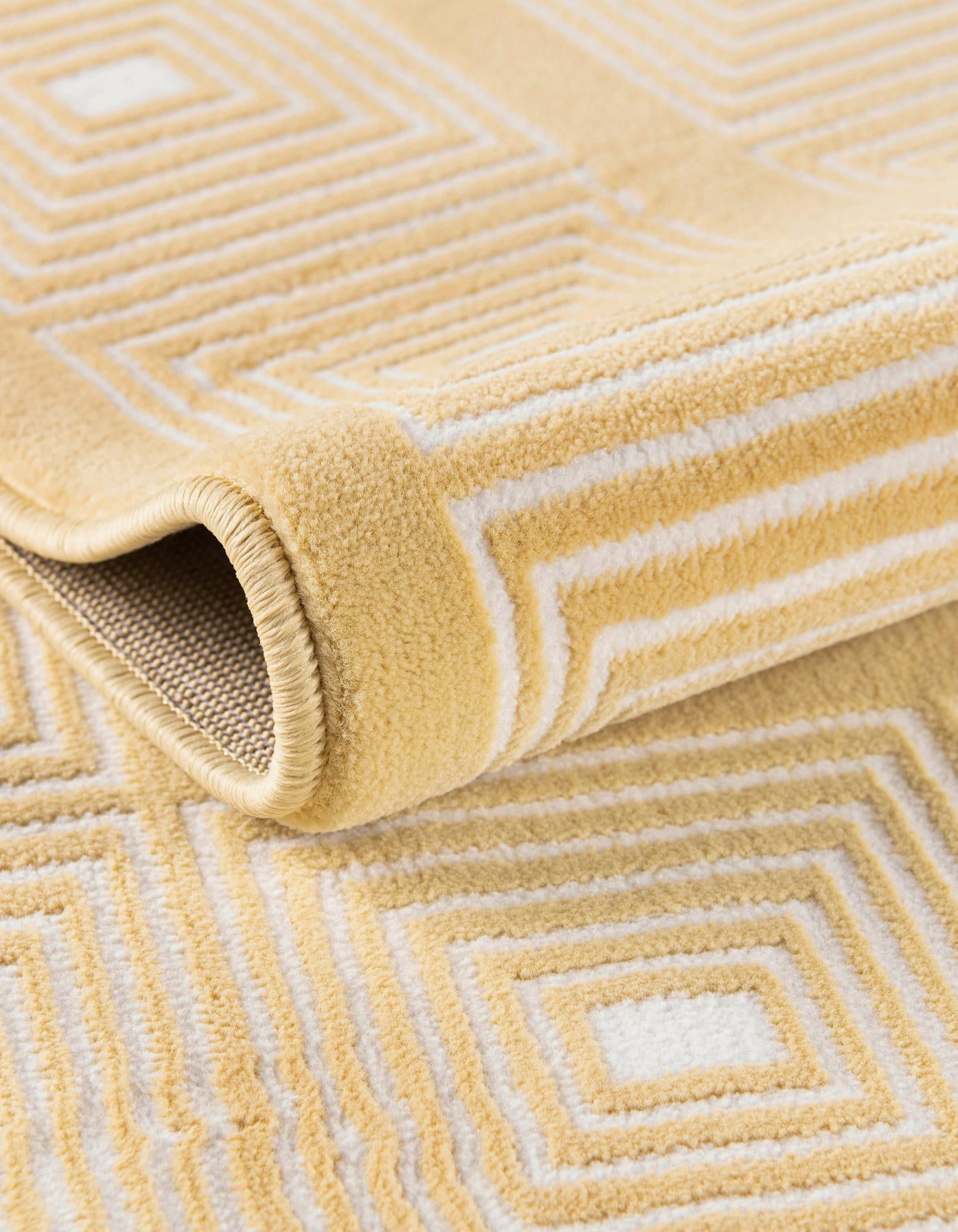 5' 3 x 8' Aakaar Rug