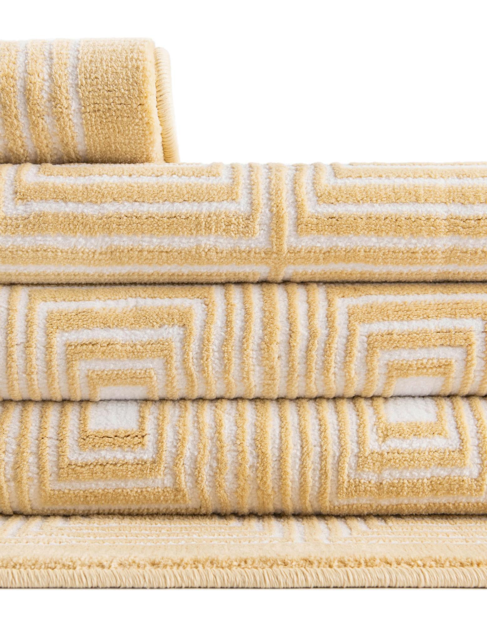 5' 3 x 8' Aakaar Rug