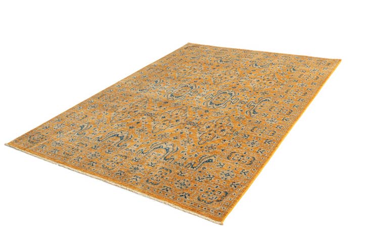 Detail image of 6' 8 x 9' 6 Amina Wool Rug