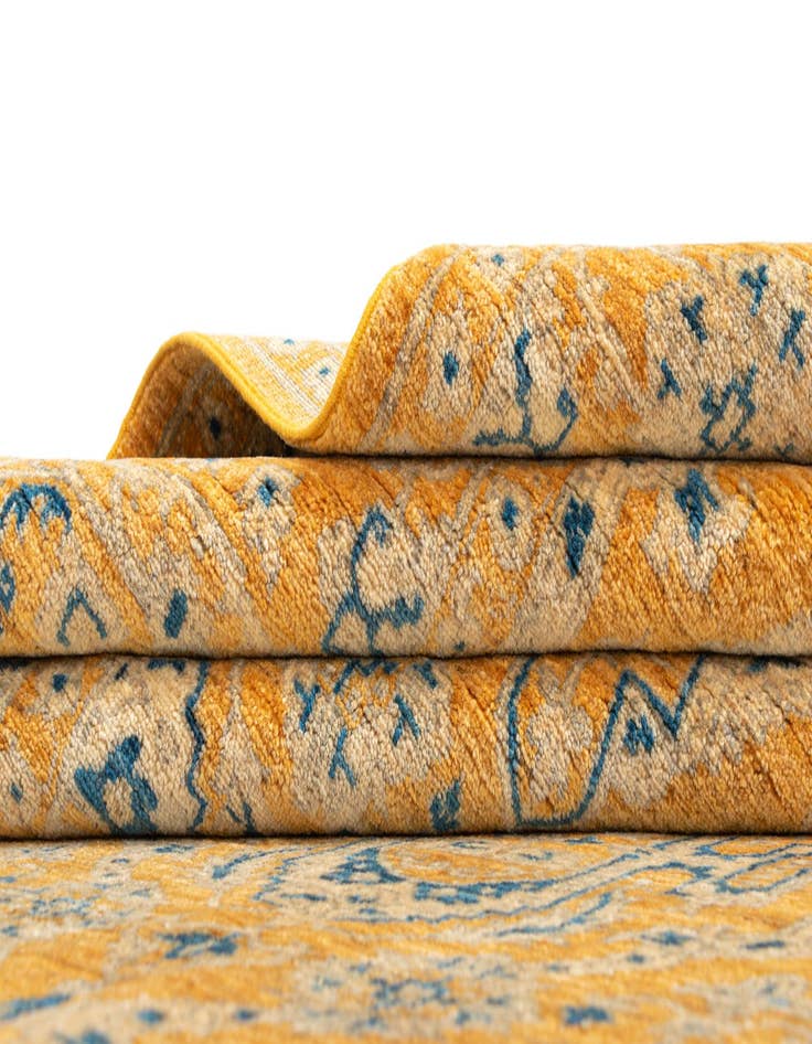 Detail image of 6' 8 x 9' 6 Amina Wool Rug