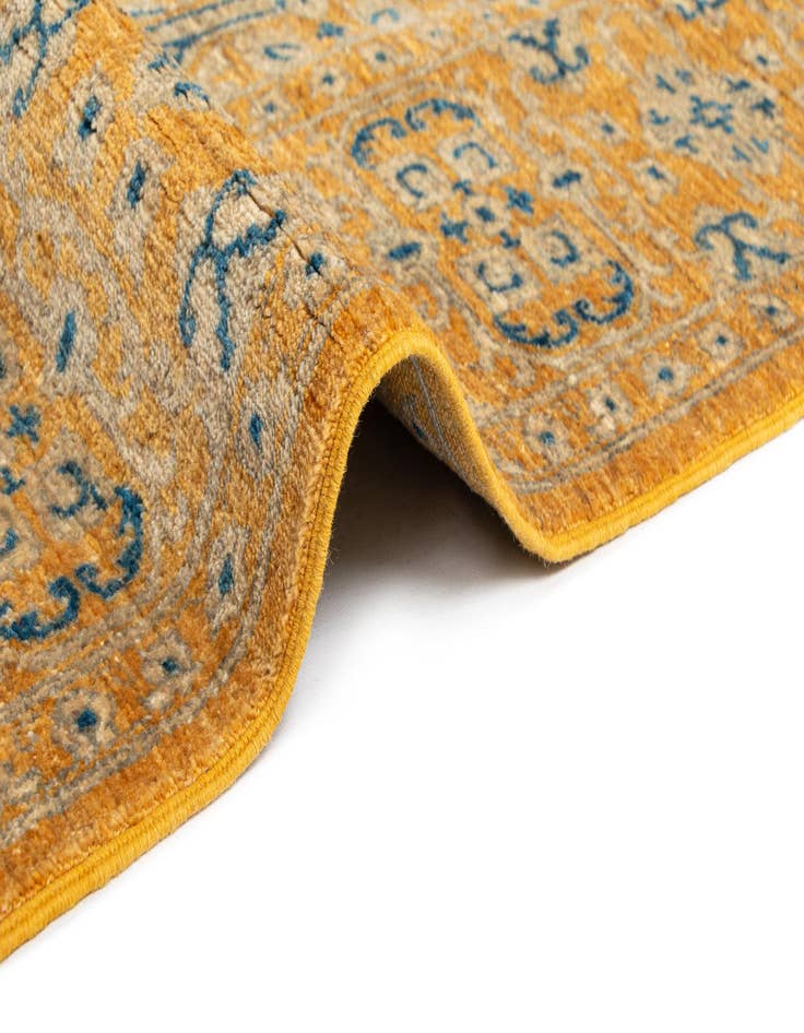 Detail image of 6' 8 x 9' 6 Amina Wool Rug