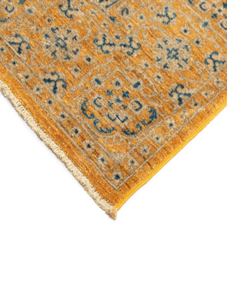 Detail image of 6' 8 x 9' 6 Amina Wool Rug