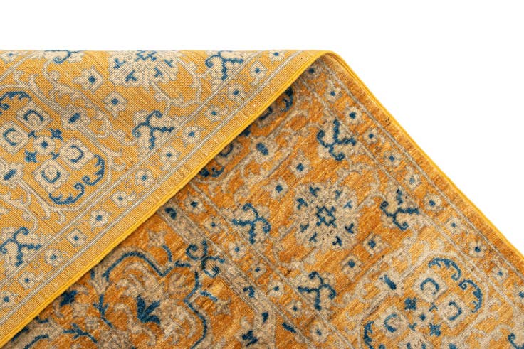 Detail image of 6' 8 x 9' 6 Amina Wool Rug