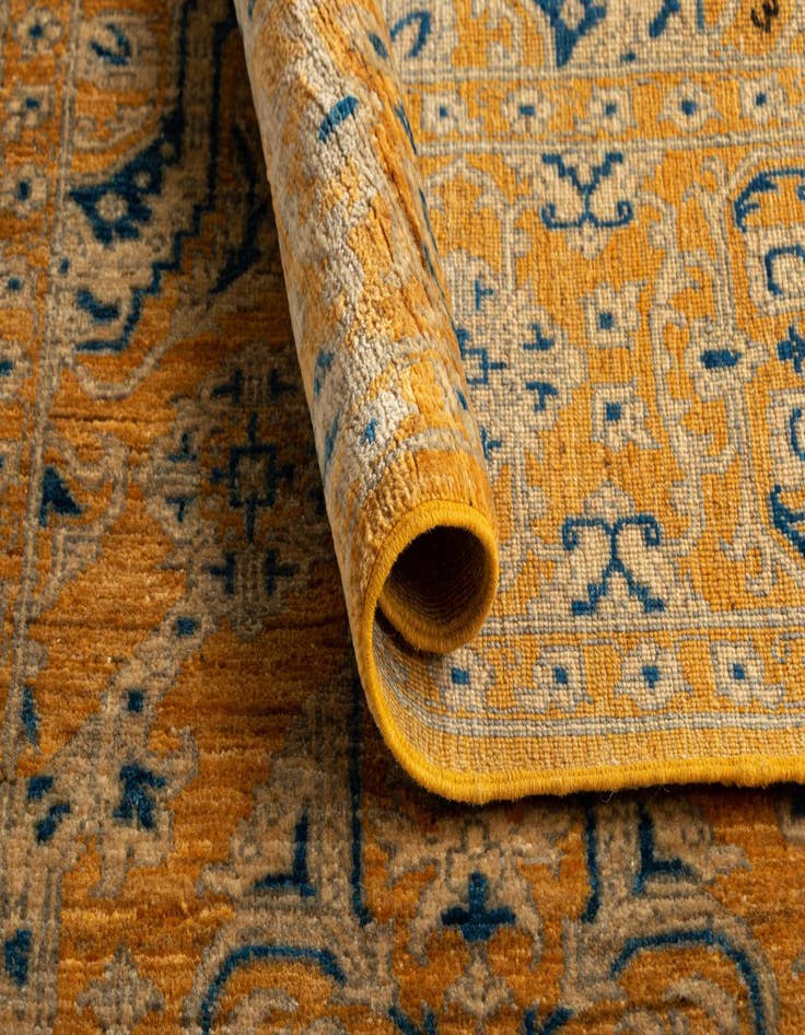 Detail image of 6' 8 x 9' 6 Amina Wool Rug