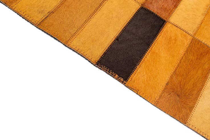 Detail image of 5' 1 x 7' 11 Cowhide - Patchwork Rug