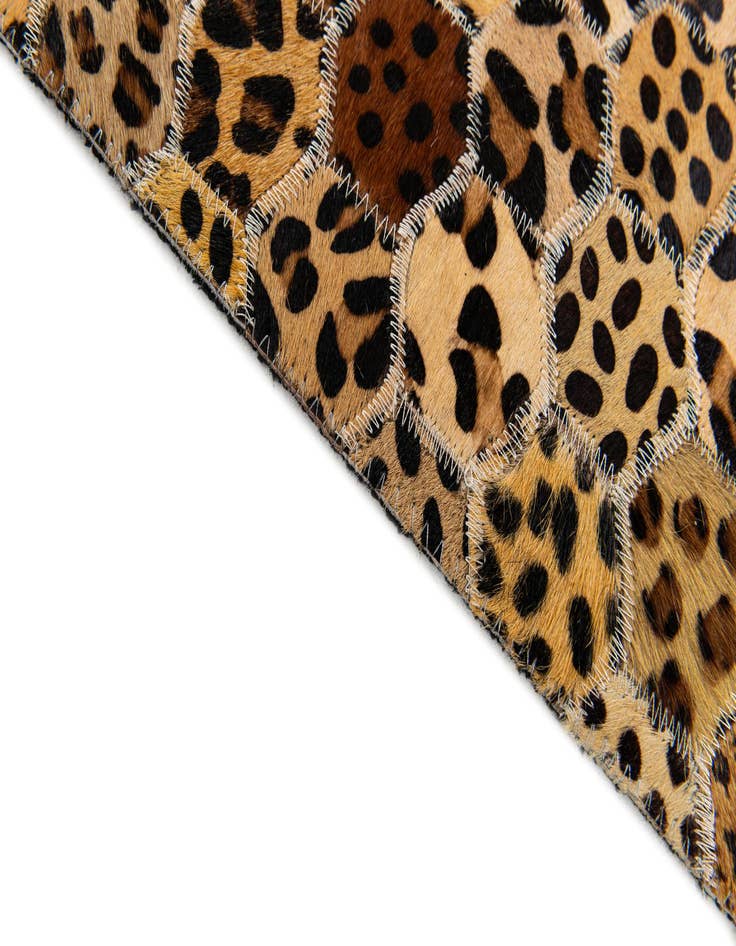 Detail image of 5' x 7' 10 Cowhide Stocks Rug