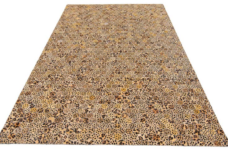 Detail image of 5' x 7' 10 Cowhide Stocks Rug