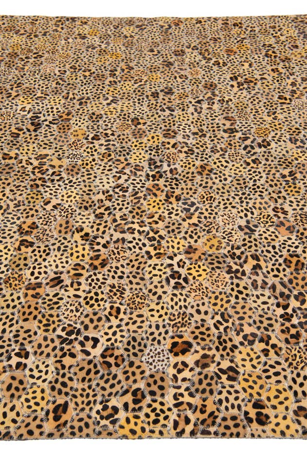 Detail image of 5' x 7' 10 Cowhide Stocks Rug