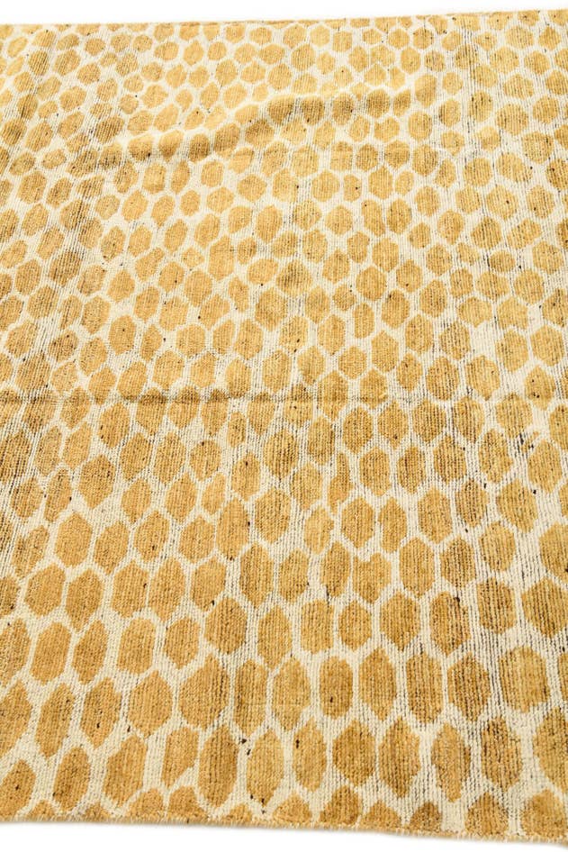 Detail image of 5' 8 x 9' 1 Hand Knotted Darya Wool Rug