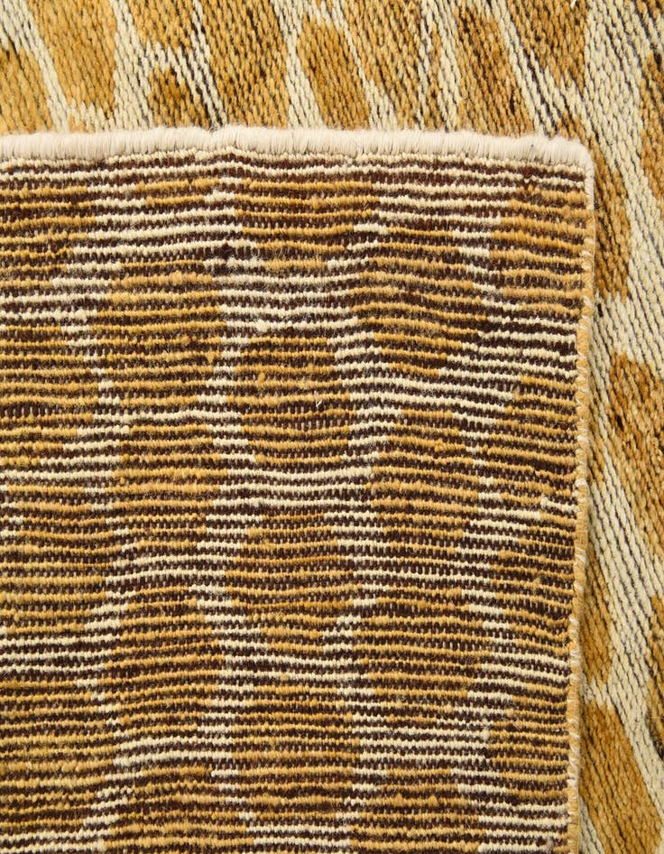Detail image of 5' 8 x 9' 1  Hand Knotted Darya Wool Rug