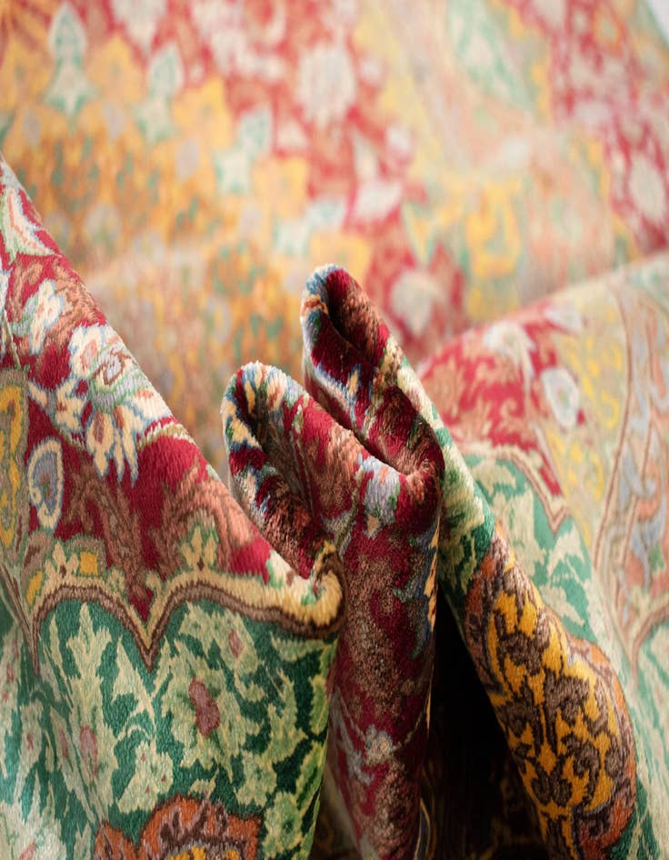 Detail image of 3' 3 x 4' 10 Ghom Silk Rug