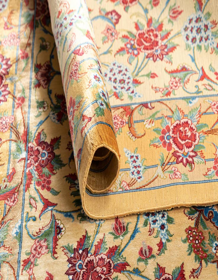 Detail image of 2' 7 x 4' 3 Ghom Silk Rug