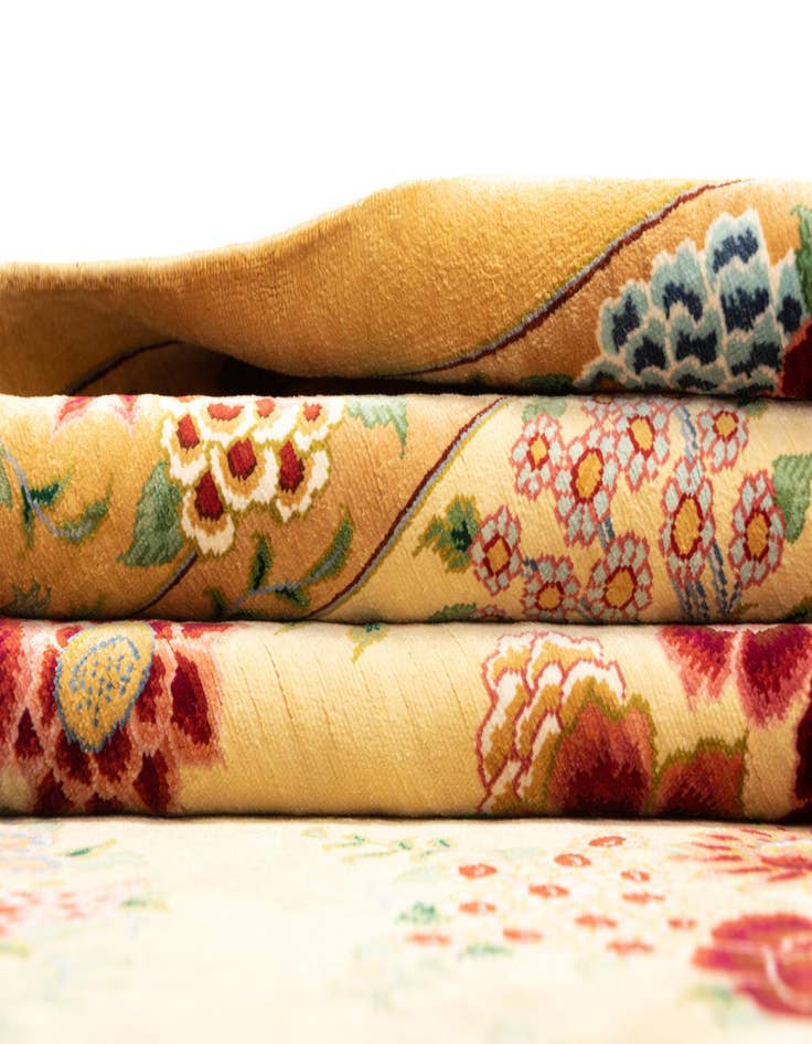 Detail image of 3' 3 x 5' 5 Ghom Silk Rug