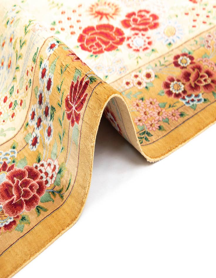 Detail image of 3' 3 x 5' 5 Ghom Silk Rug