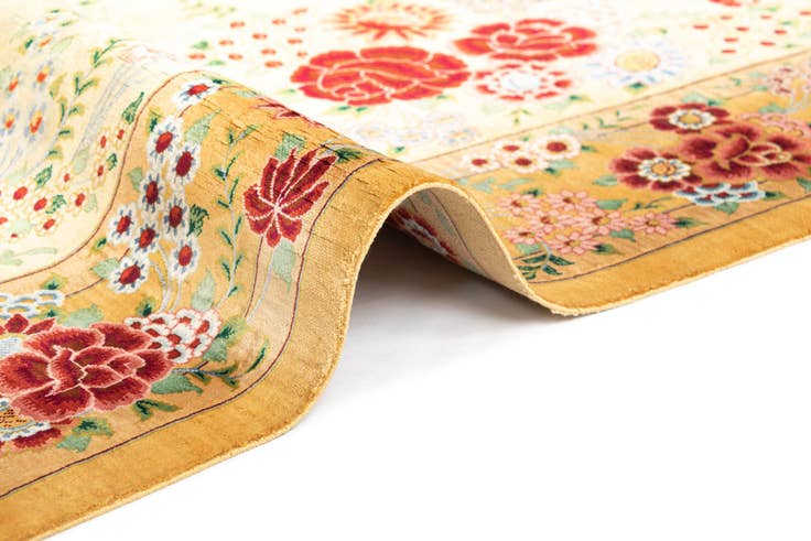Detail image of 3' 3 x 5' 5 Ghom Silk Rug