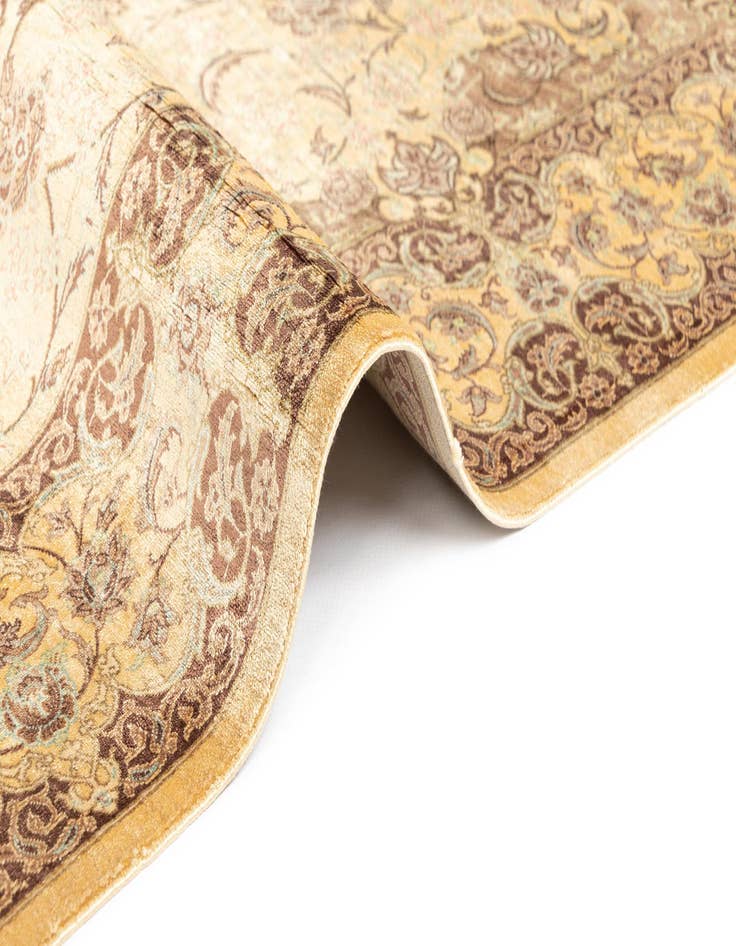 Detail image of 3' 3 x 5' 2 Ghom Silk Rug