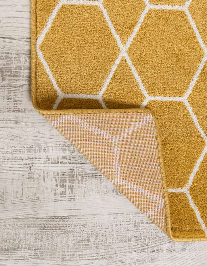 7' 10 x 11' Lattice Frieze Rug
