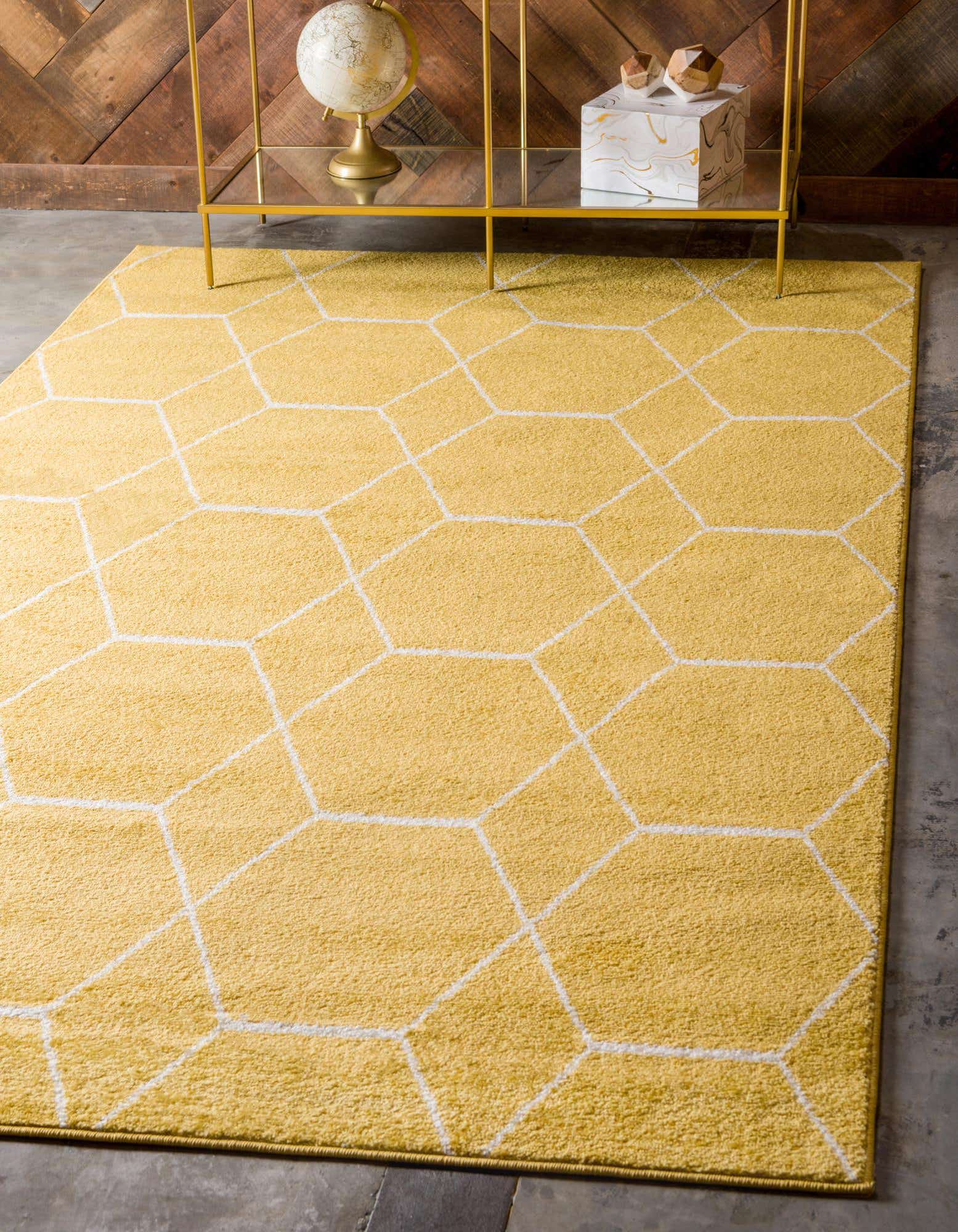 Detail image of 305cm x 400cm Trellis Frieze Rug