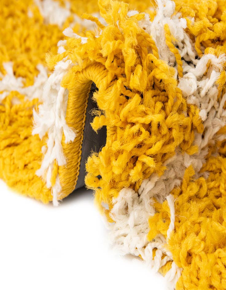 Detail image of 6' x 9' Lattice Shag Rug