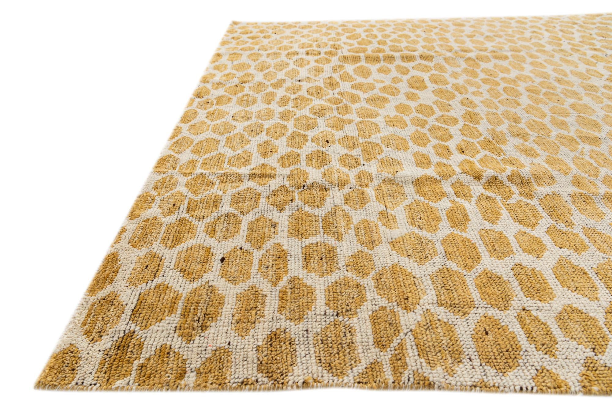 6' x 9' 2 Hand Knotted Moroccan Wool Rug