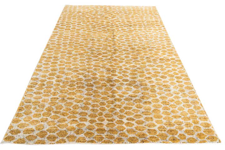6' x 9' 2 Hand Knotted Moroccan Wool Rug