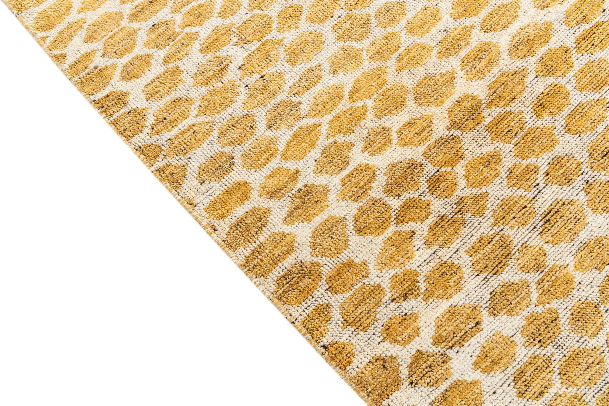 5' 10 x 8' 10 Hand Knotted Moroccan Wool Rug