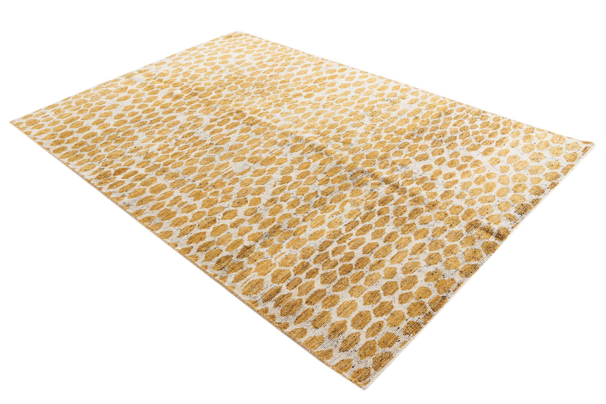 6' x 9' 1 Hand Knotted Moroccan Wool Rug