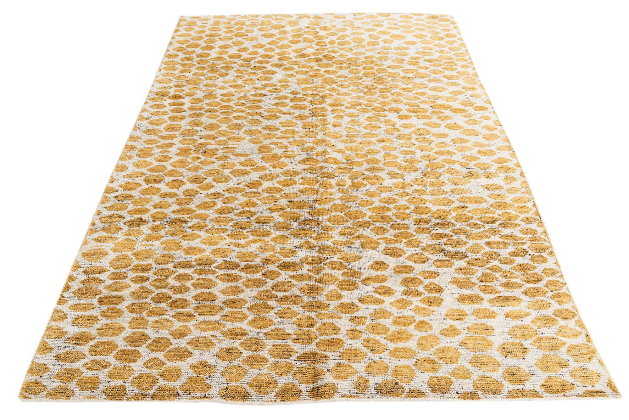 6' x 9' 1 Hand Knotted Moroccan Wool Rug