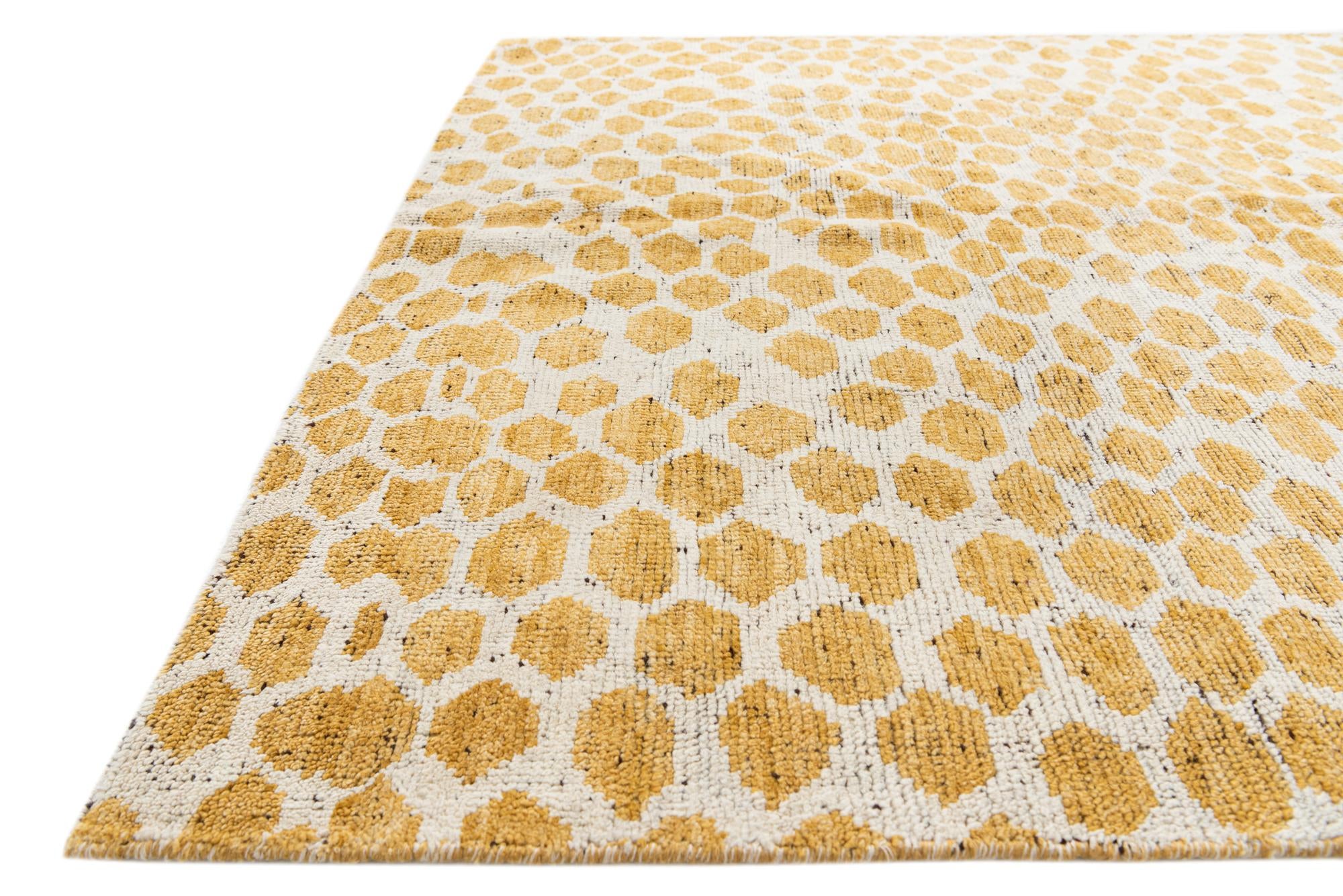 6' x 9' 1 Hand Knotted Moroccan Wool Rug
