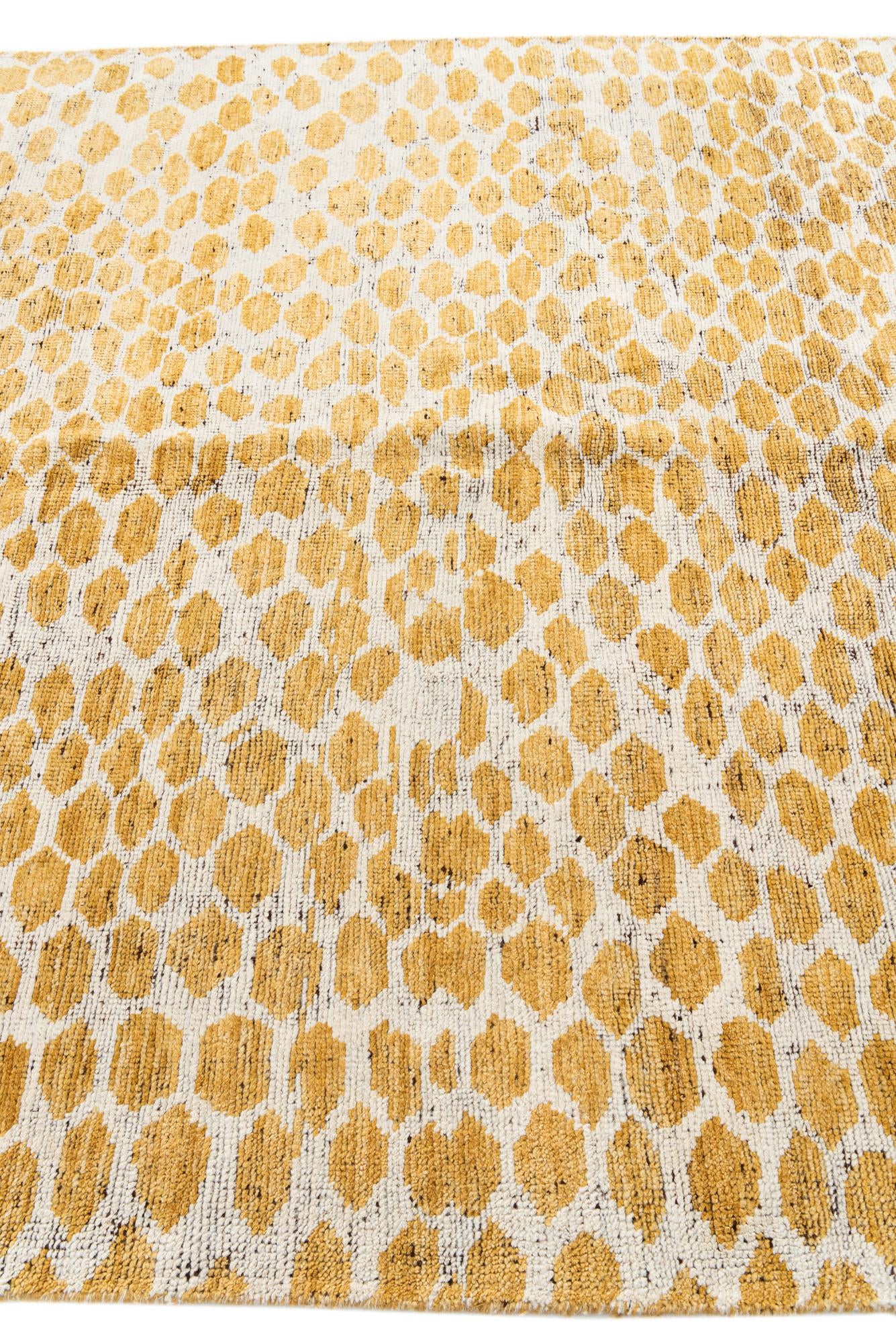 6' x 9' 1 Hand Knotted Moroccan Wool Rug