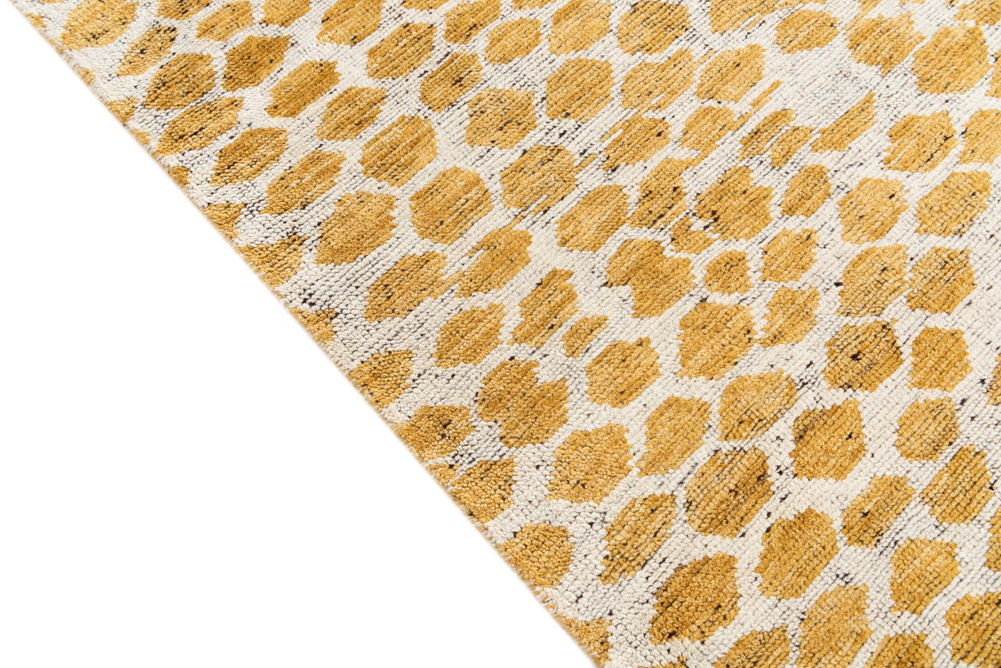 6' x 9' 1 Hand Knotted Moroccan Wool Rug