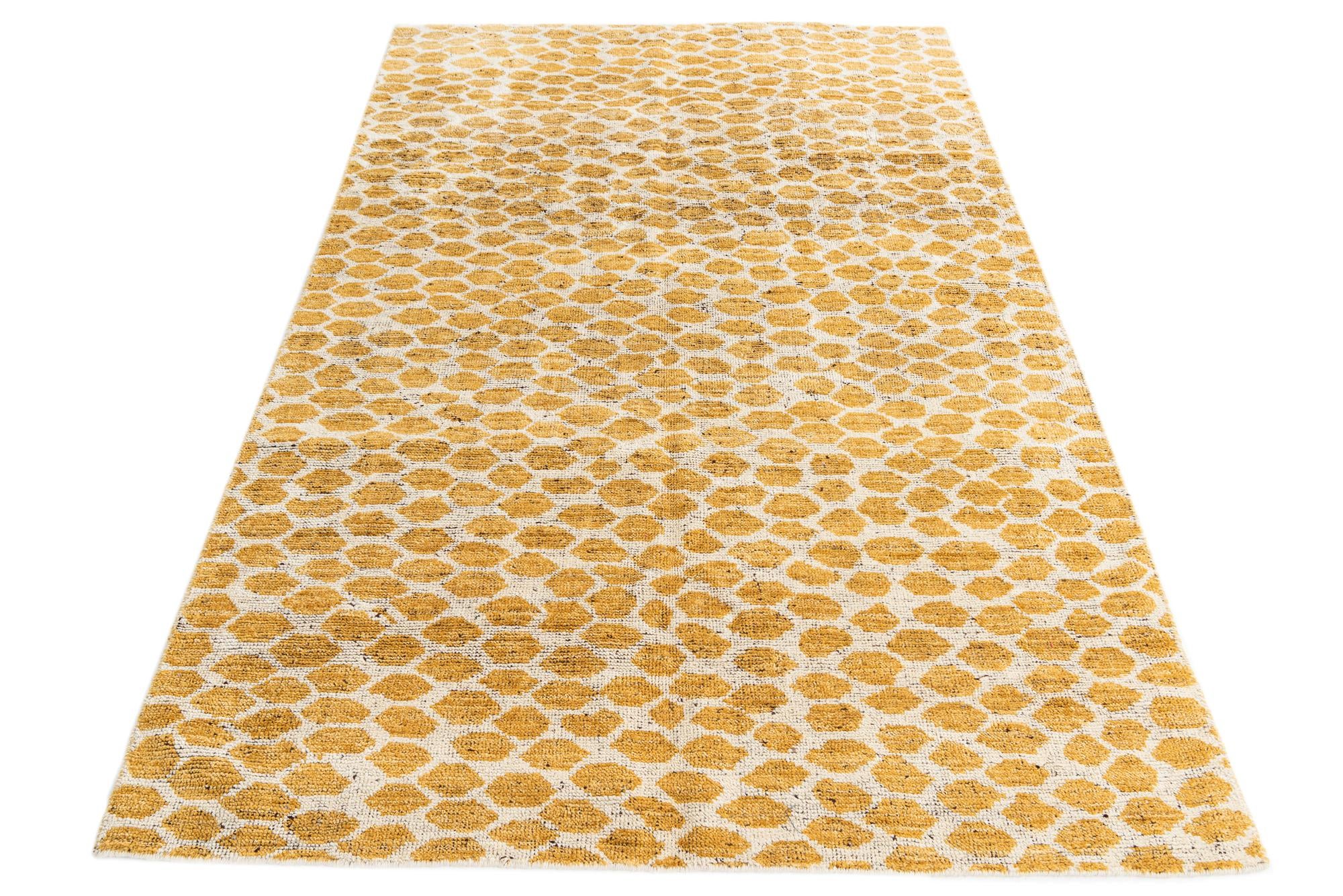 5' x 8' 1 Hand Knotted Moroccan Wool Rug