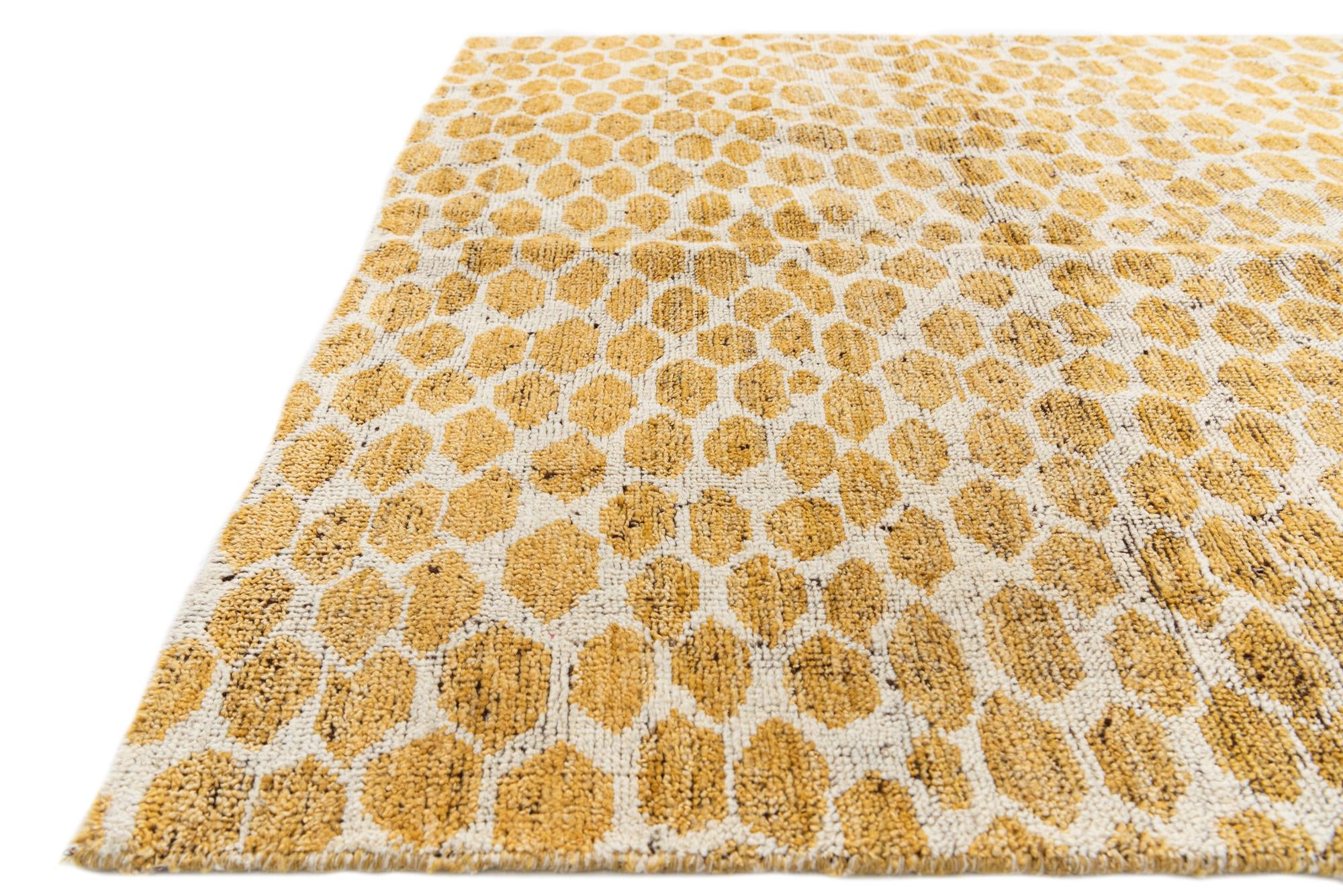 5' x 8' 1 Hand Knotted Moroccan Wool Rug