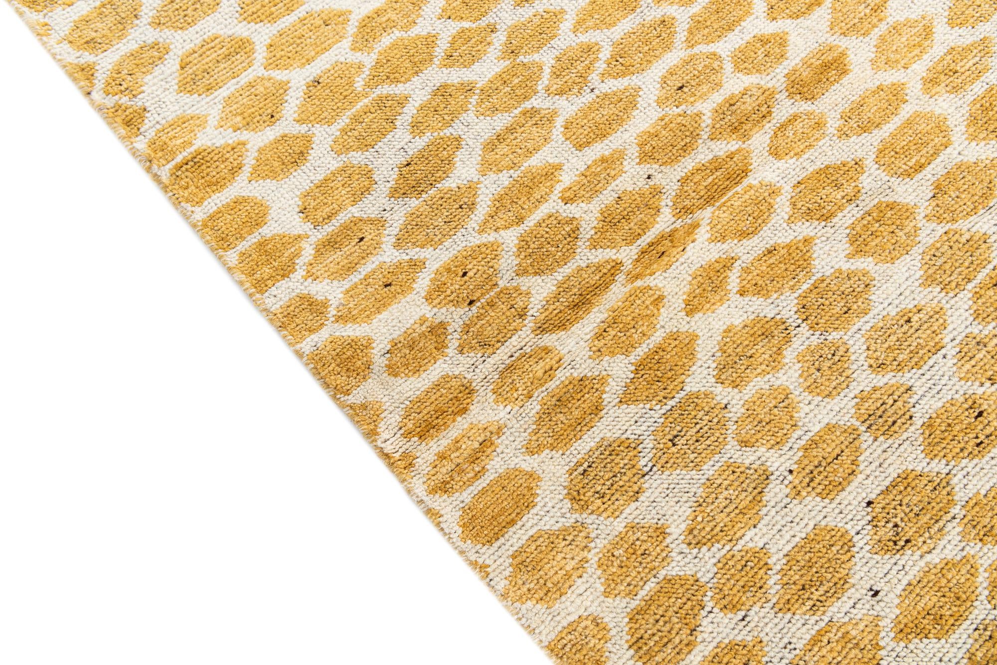 6' 1 x 9' 1 Hand Knotted Moroccan Wool Rug