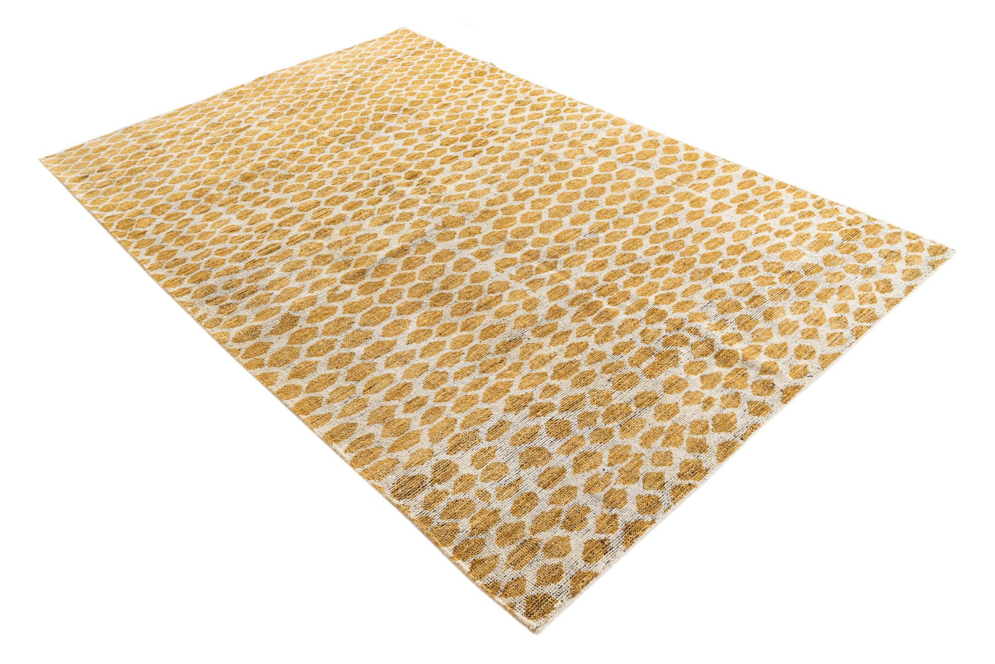 6' x 9' 1 Hand Knotted Moroccan Wool Rug