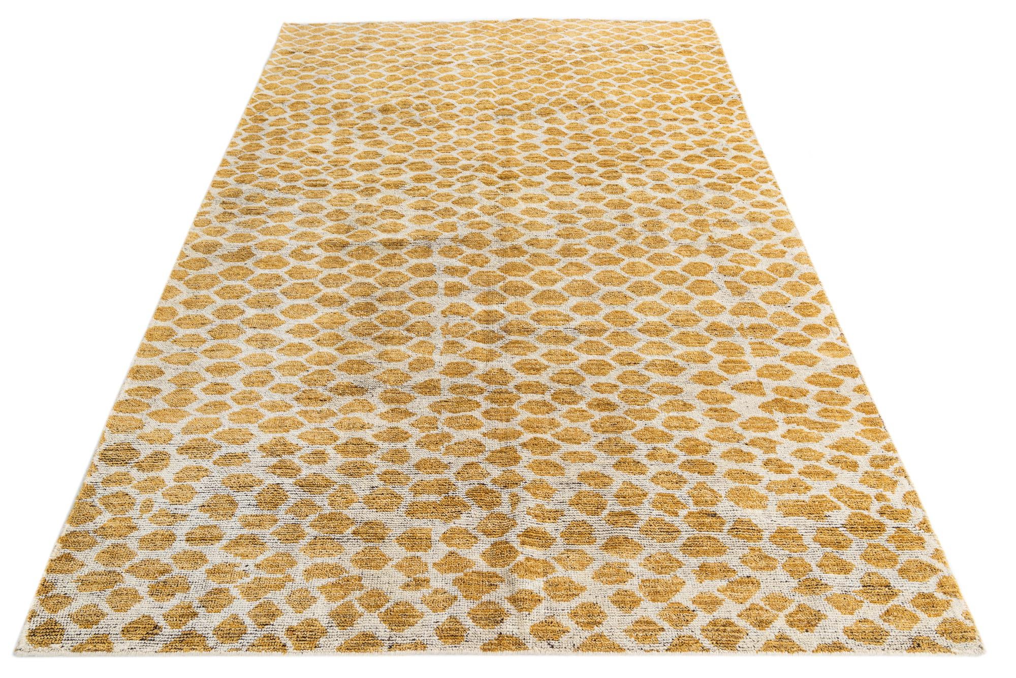6' x 9' 1 Hand Knotted Moroccan Wool Rug