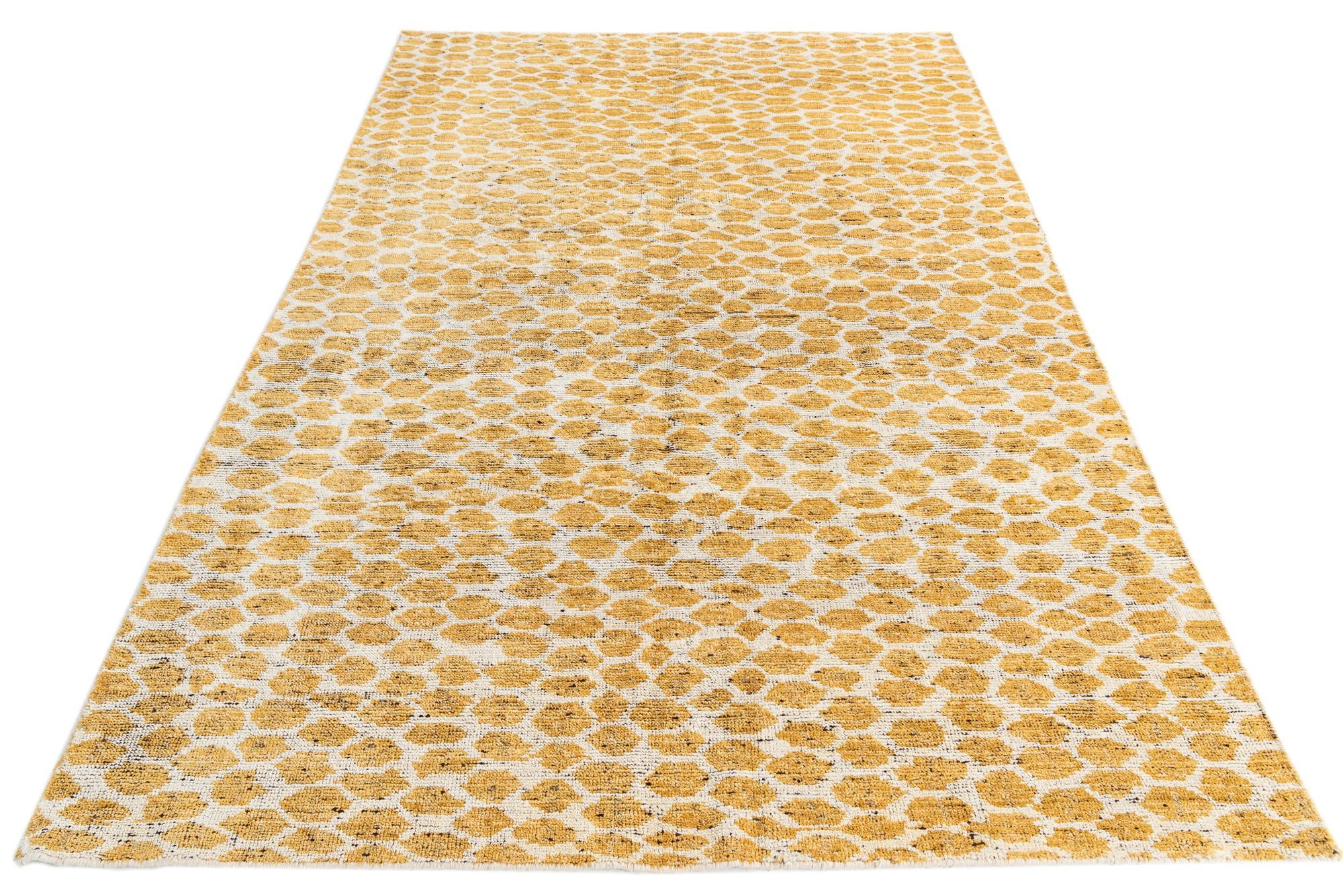 6' x 9' 1 Hand Knotted Moroccan Wool Rug