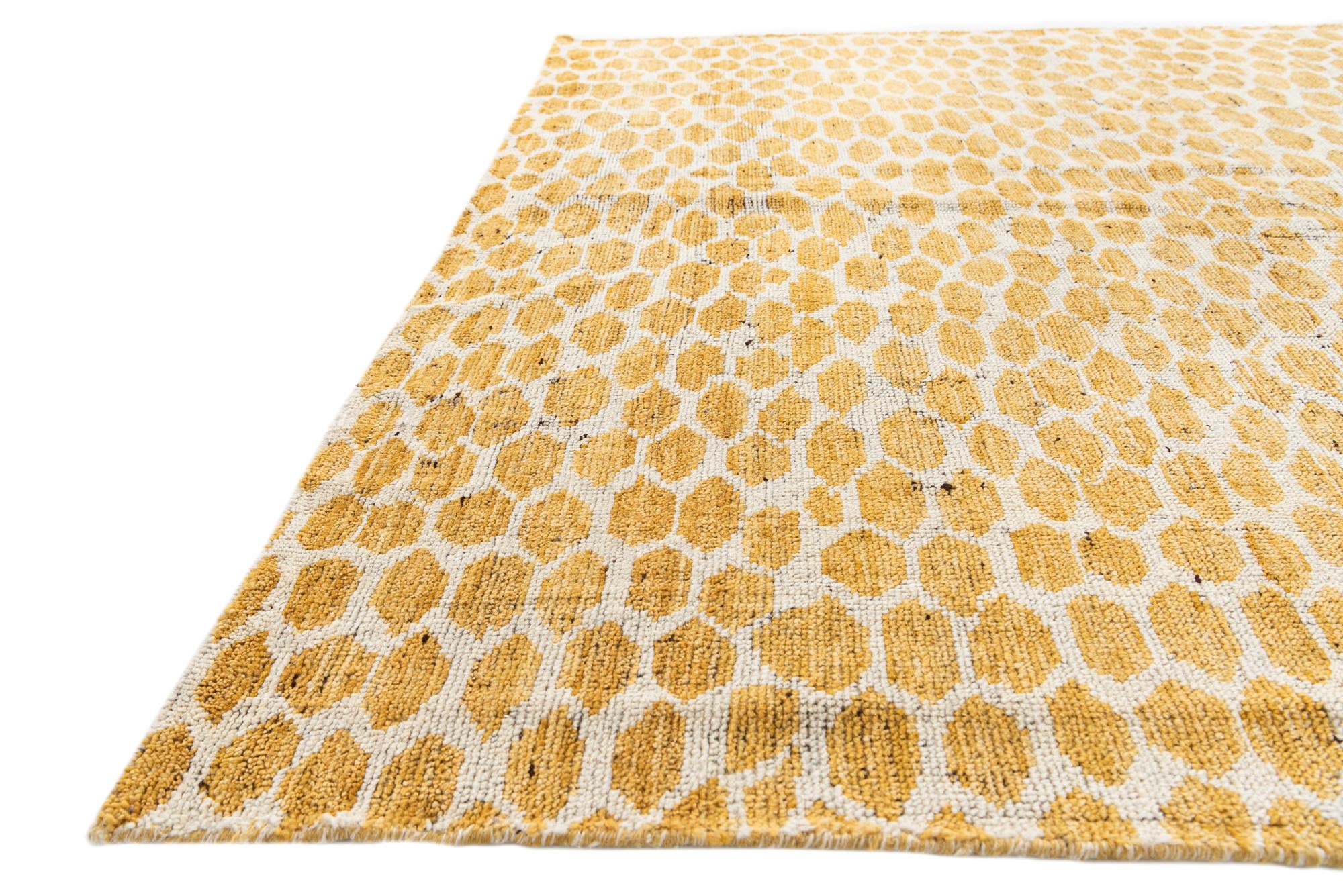 6' x 9' 1 Hand Knotted Moroccan Wool Rug