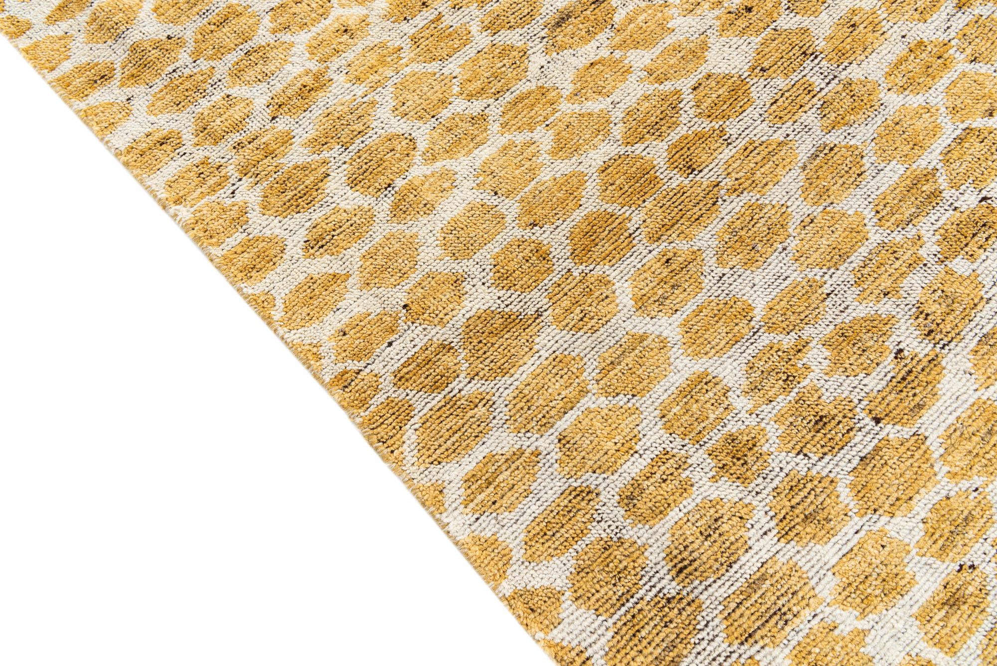 6' x 9' 1 Hand Knotted Moroccan Wool Rug