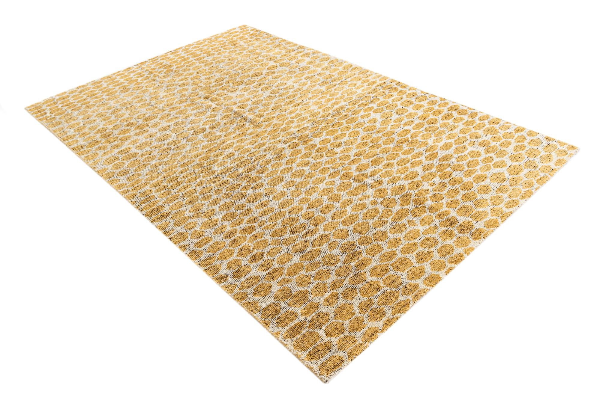 6' x 9' 1 Hand Knotted Moroccan Wool Rug