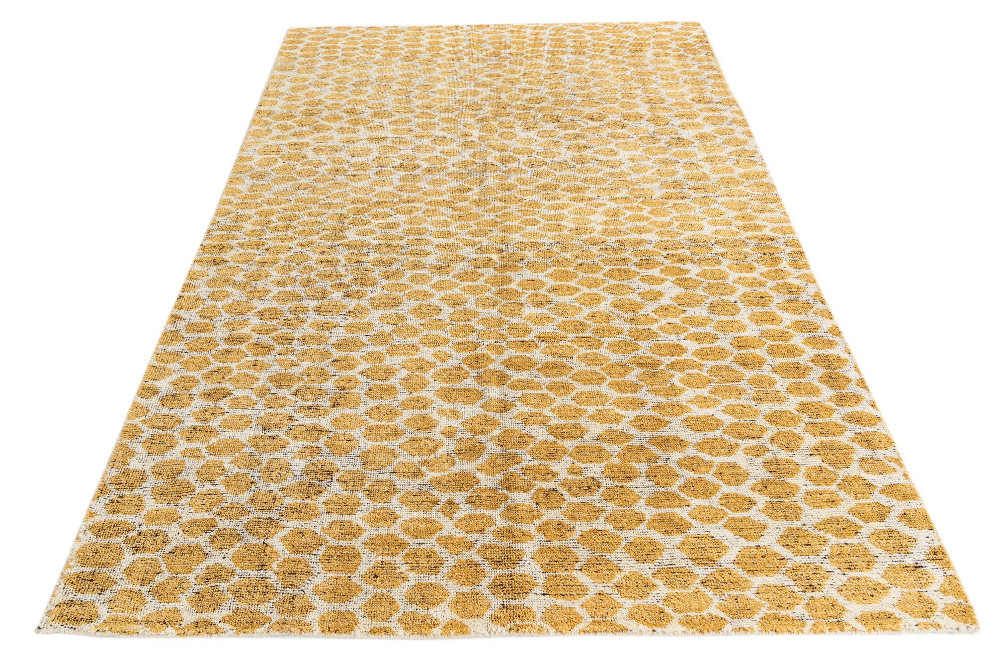 6' x 9' 1 Hand Knotted Moroccan Wool Rug