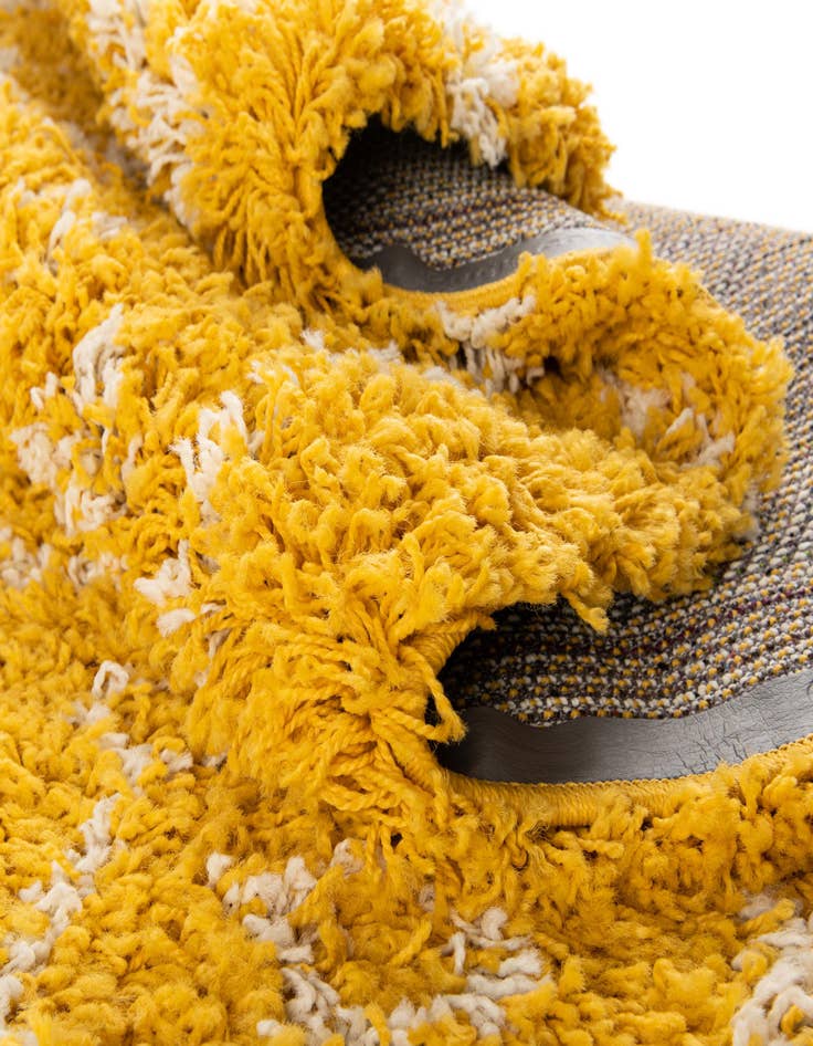 Detail image of 4' x 6' Moroccan Trellis Shag Rug