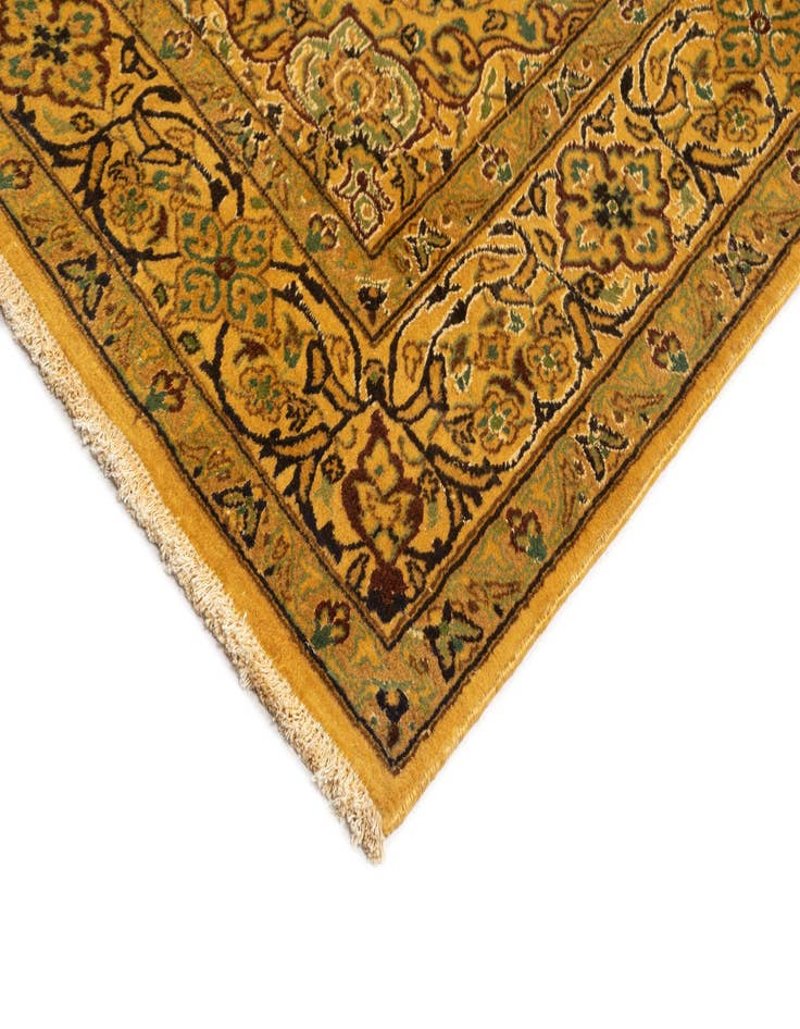 Detail image of 6' 4 x 9' 9 Nain Wool Rug