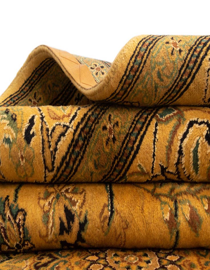 Detail image of 7' 8 x 10' 11 Nain Wool Rug