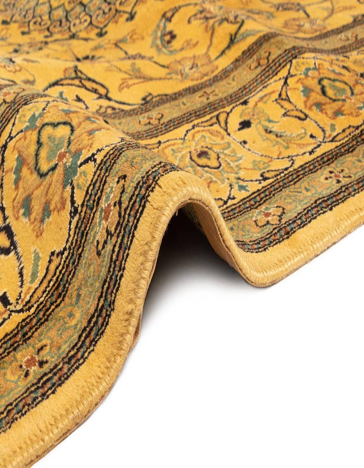 Detail image of 7' 8 x 10' 11 Nain Wool Rug