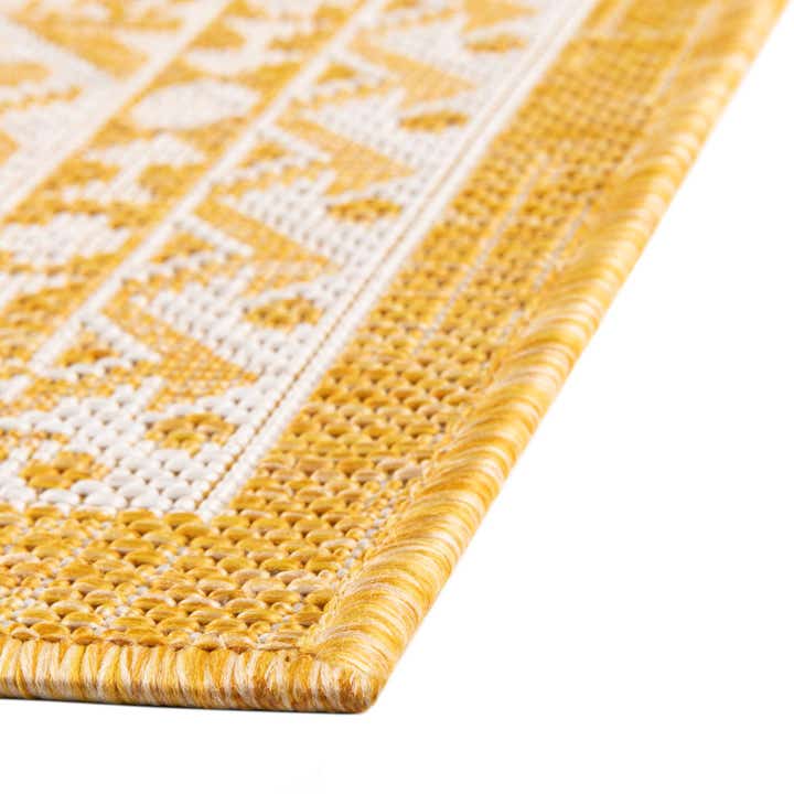 4' x 6' Easy-Clean Aztec Indoor / Outdoor Rug
