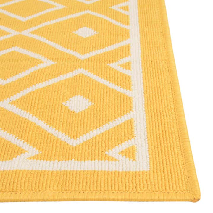 9' x 12' Easy-Clean Lattice Indoor / Outdoor Rug